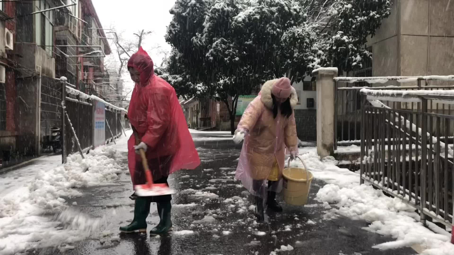 岳塘街道成立應(yīng)急志愿先鋒隊(duì) 全力戰(zhàn)冰雪保平安