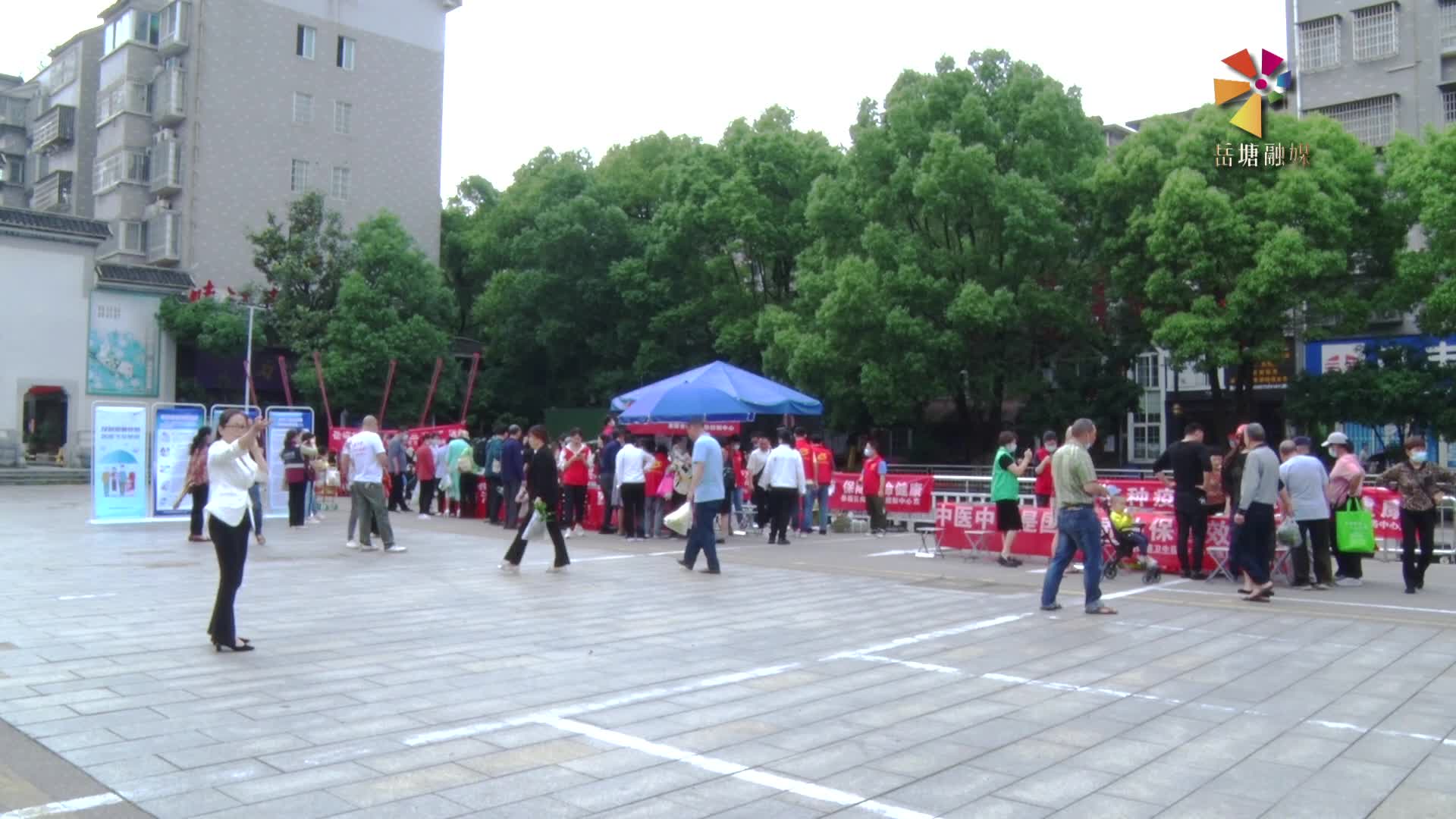 岳塘區(qū)疾控中心聯(lián)合多家單位開展預(yù)防接種宣傳活動