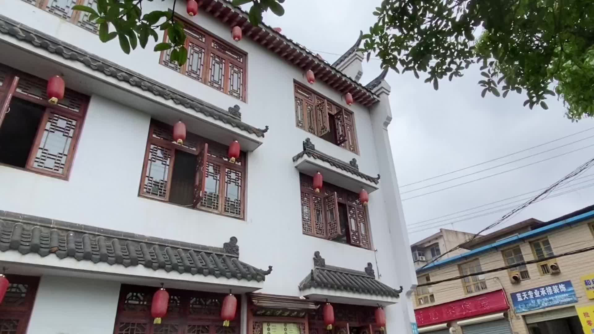 吃在湘潭 有味岳塘丨映月潭水鱼馆河东店：三十载坚守传承 刻入湘潭人味蕾记忆的味道