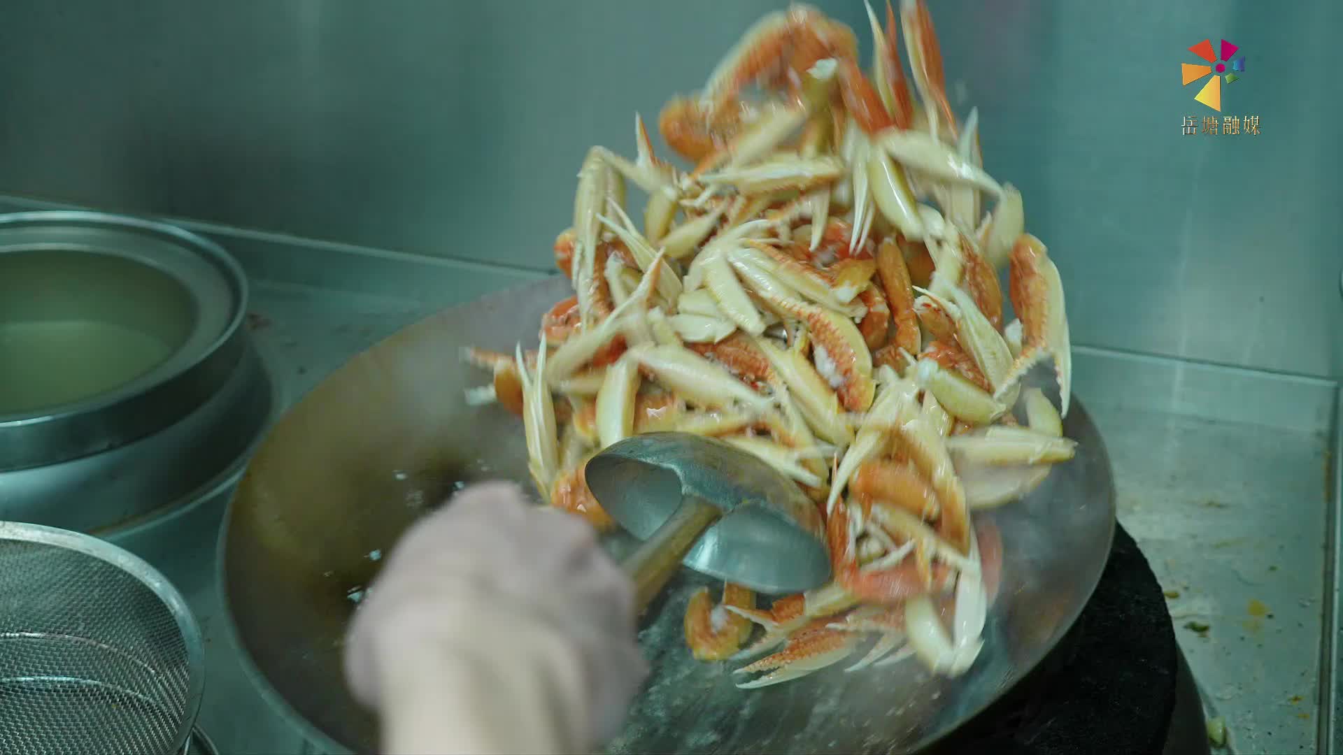 吃在湘潭 有味岳塘丨崔老板蟹钳：以“鲜”出圈 打造特色美食IP