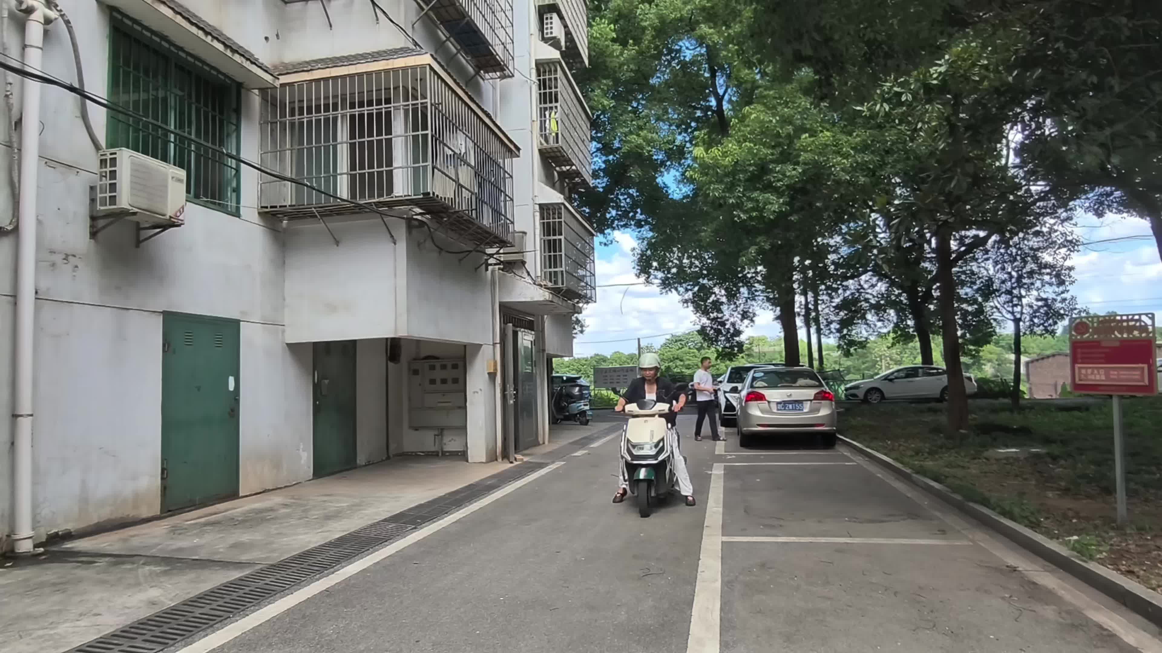 电动车严禁飞线充电!一次侥幸可能酿成火灾