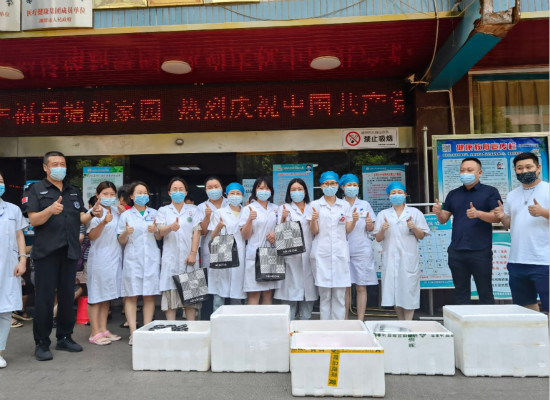 抗疫情送愛(ài)心 方橙市美食街助力建設(shè)路街道疫情防控