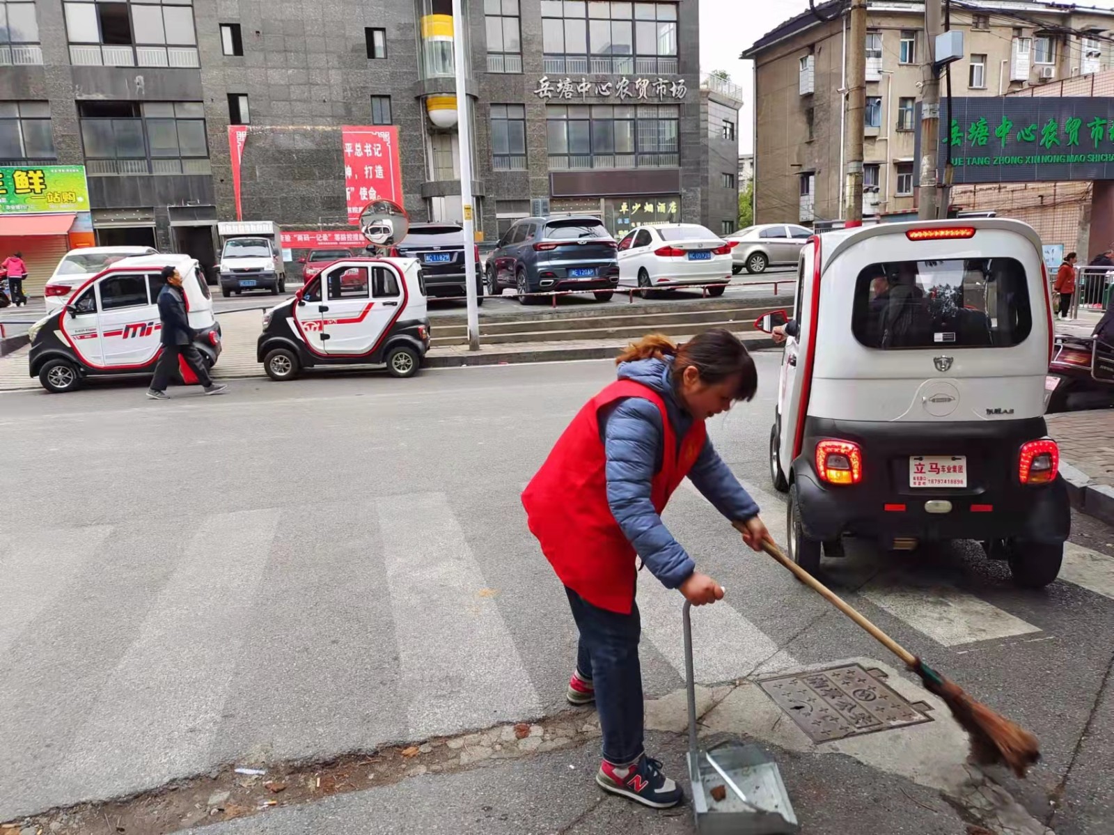 書院路街道：黨旗在飄揚 先鋒帶頭干