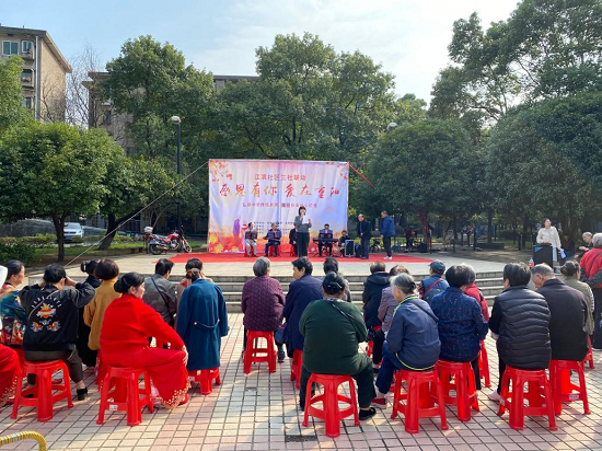 三社聯動 江濱社區(qū)開展“感恩有你，愛在重陽”活動