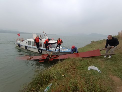 昭山鎮(zhèn)重拳整治湘江沿線河道內(nèi)違規(guī)搭建釣魚臺(tái)行為