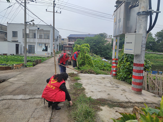 我為群眾辦實事 順江村開展人居環(huán)境整治行動