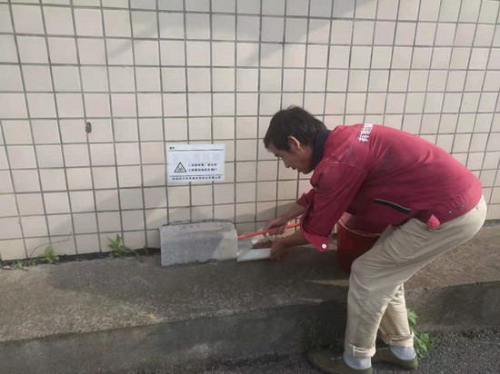 東坪街道積極開展冬季病媒生物防制活動