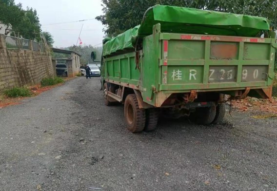 昭山鎮(zhèn)迅速聯(lián)動 查獲一起偷倒建筑垃圾行為