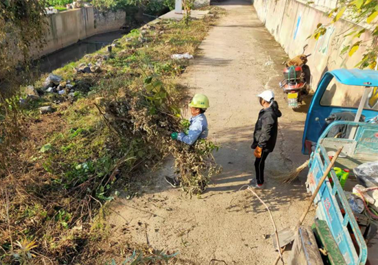 建設(shè)路街道開展愛勞渠環(huán)境整治行動