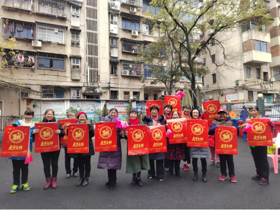 紗廠街社區(qū)開展“迎新春、送掛歷、送祝福“活動(dòng)