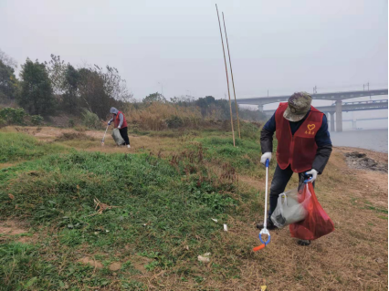 紗廠街社區(qū)黨員志愿者開展巡河護河活動