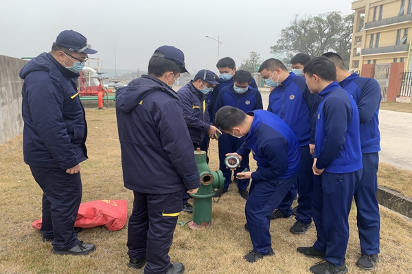 岳塘消防組織下轄消防站深入重點(diǎn)單位開展“六熟悉”演練工作