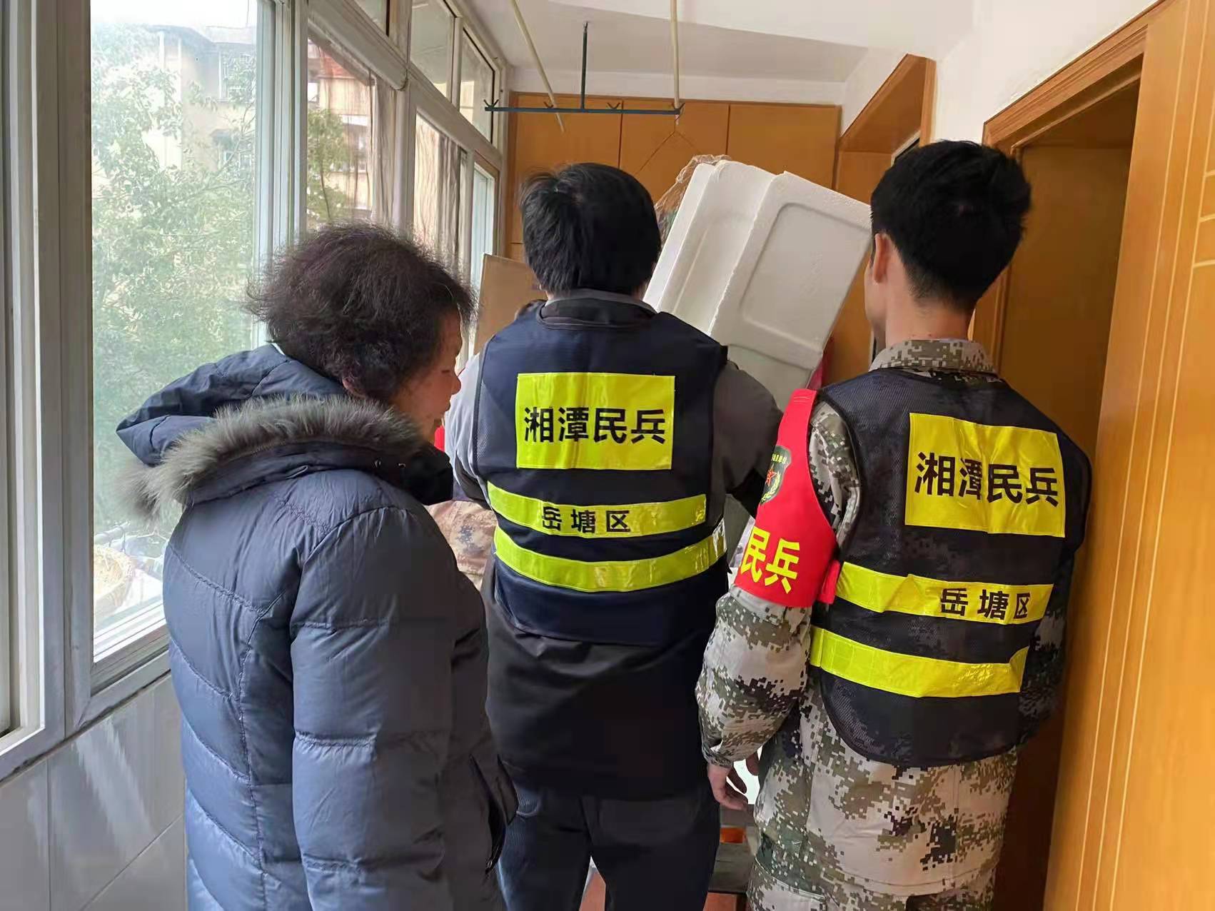 書院路街道武裝部組織民兵志愿者開展學(xué)雷鋒活動(dòng)