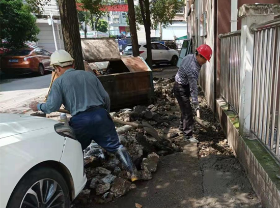 下水道破損返水居民愁 建設(shè)路社區(qū)協(xié)調(diào)解決解民憂