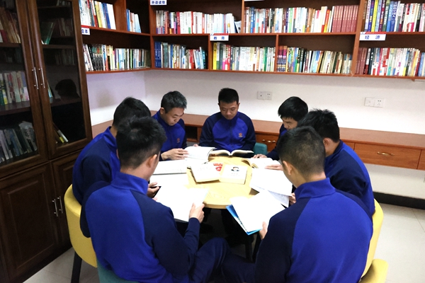 岳塘消防开展“世界读书日”主题读书活动