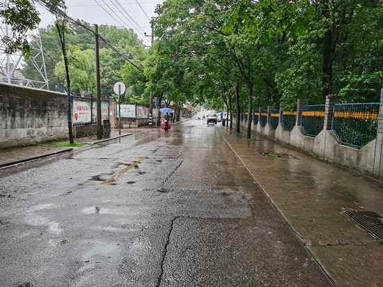 岳塘街道“沉浸式”整治讓校園周邊環(huán)境“蝶變”