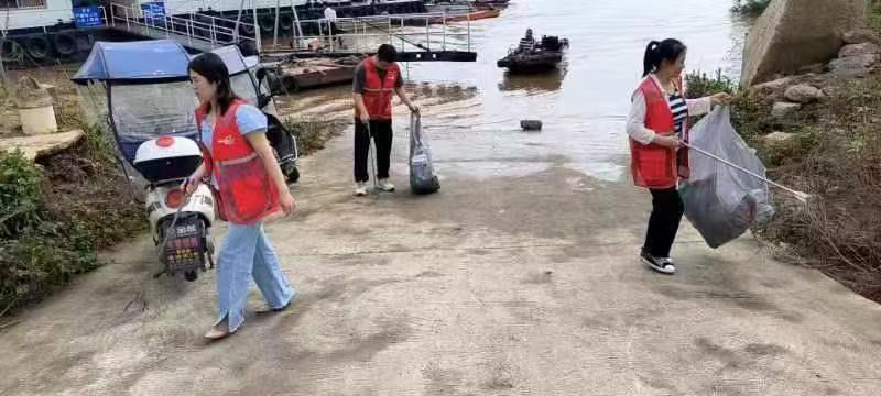 霞城街道：助推“河長制” 下攝司村志愿者在行動