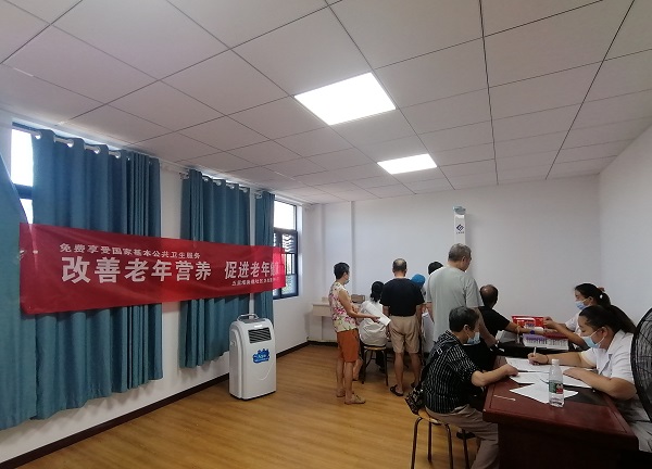 五里堆街道社區(qū)衛(wèi)生服務(wù)中心開展老年健康宣傳周活動