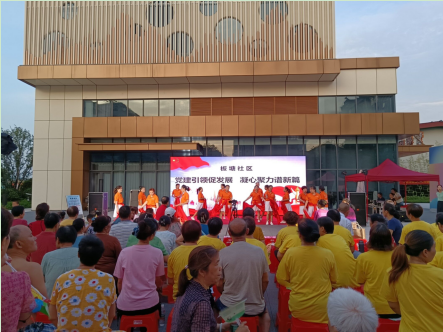 板塘社區(qū)開展“黨建引領促發(fā)展 凝心聚力譜新篇”文藝晚會