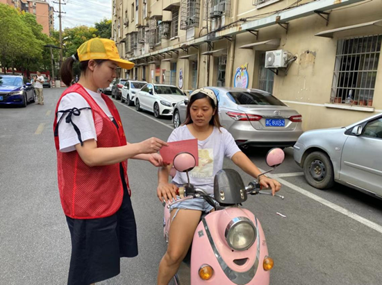 建設(shè)路街道開展節(jié)前交通安全宣傳活動(dòng)
