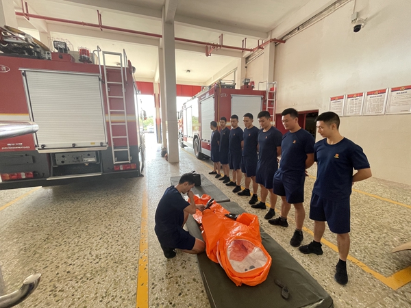 岳塘消防组织各站开展器材装备熟悉及操作训练