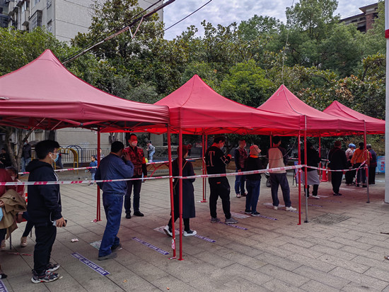 岳塘街道：“迷彩綠”筑牢“防疫墻”