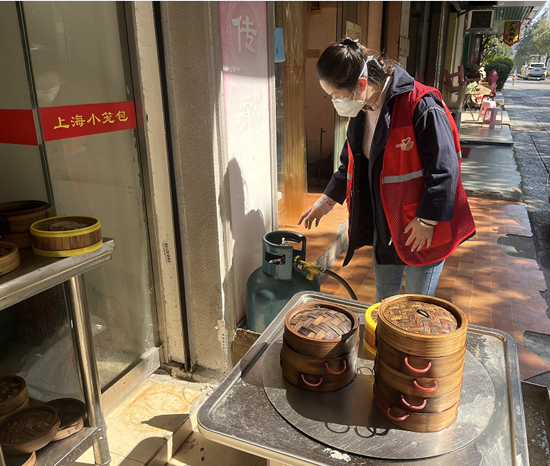 建設(shè)路街道積極有序開(kāi)展燃?xì)獍踩挪檎涡袆?dòng)