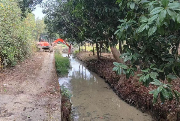 昭山鎮(zhèn)：朝陽渠河道清淤助推“河長制”落實