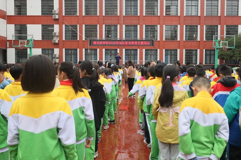 岳塘消防大队消防培训“进学校”构筑冬季校园“平安网”