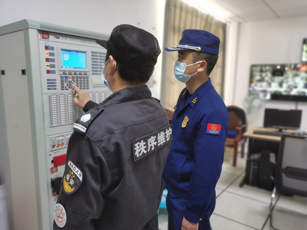 岳塘消防大队开展高层建筑住宅小区消防安全检查