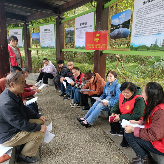 岳塘街道：“點對點配送”黨的二十大精神宣講融入“街頭巷尾”