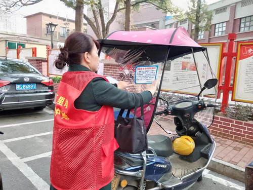 助力平安出行 學衛(wèi)社區(qū)開展“拆除電動車車篷”宣傳活動