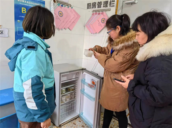 三角坪社區(qū)開展幼兒園食品安全專項檢查