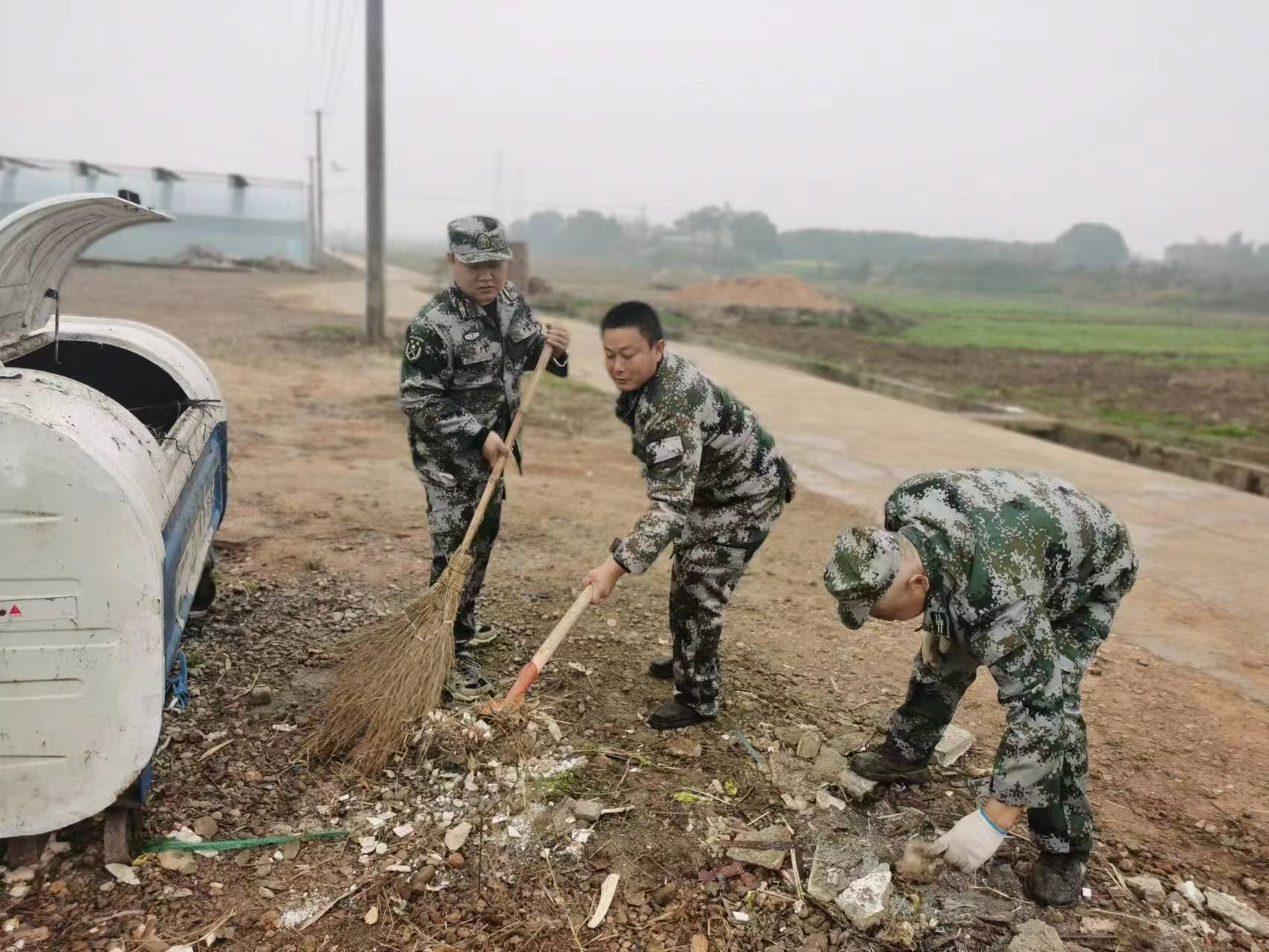 荷塘街道：民兵助力農(nóng)村人居環(huán)境整治提升