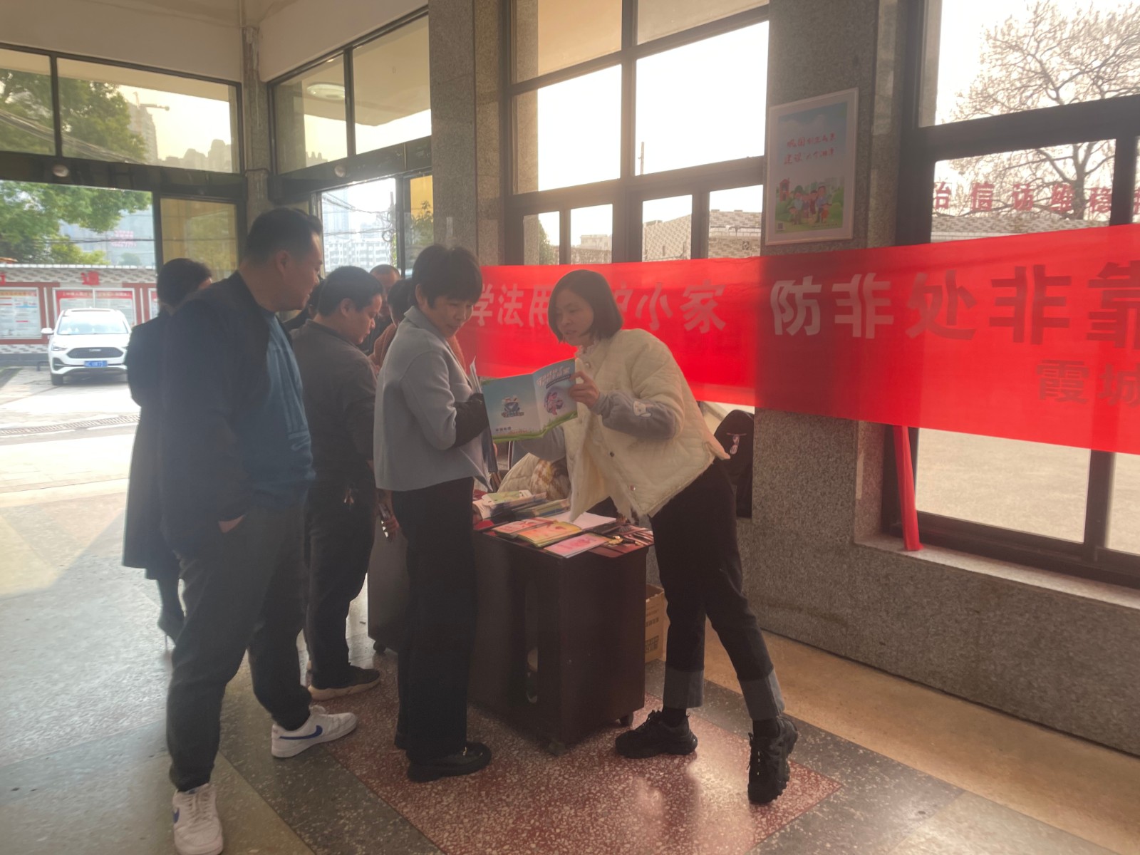 霞城街道開展“學法用法護小家 防非處非靠大家”防范非法集資宣傳活動