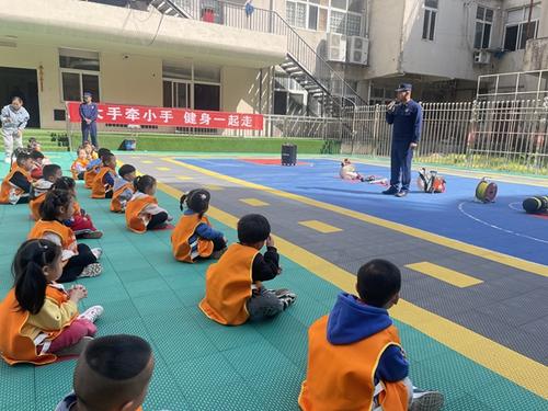 岳塘消防大队消防宣传“小课堂”走进幼儿园