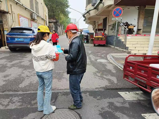 建設(shè)路街道積極開展“戴帽工程”勸導行動