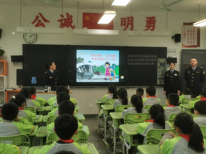 湖湘學(xué)校開展交通安全教育進(jìn)校園活動