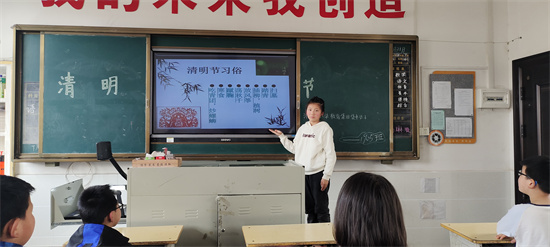 湘機(jī)小學(xué)教育集團(tuán)開(kāi)展“緬懷革命先烈”清明主題班隊(duì)活動(dòng)