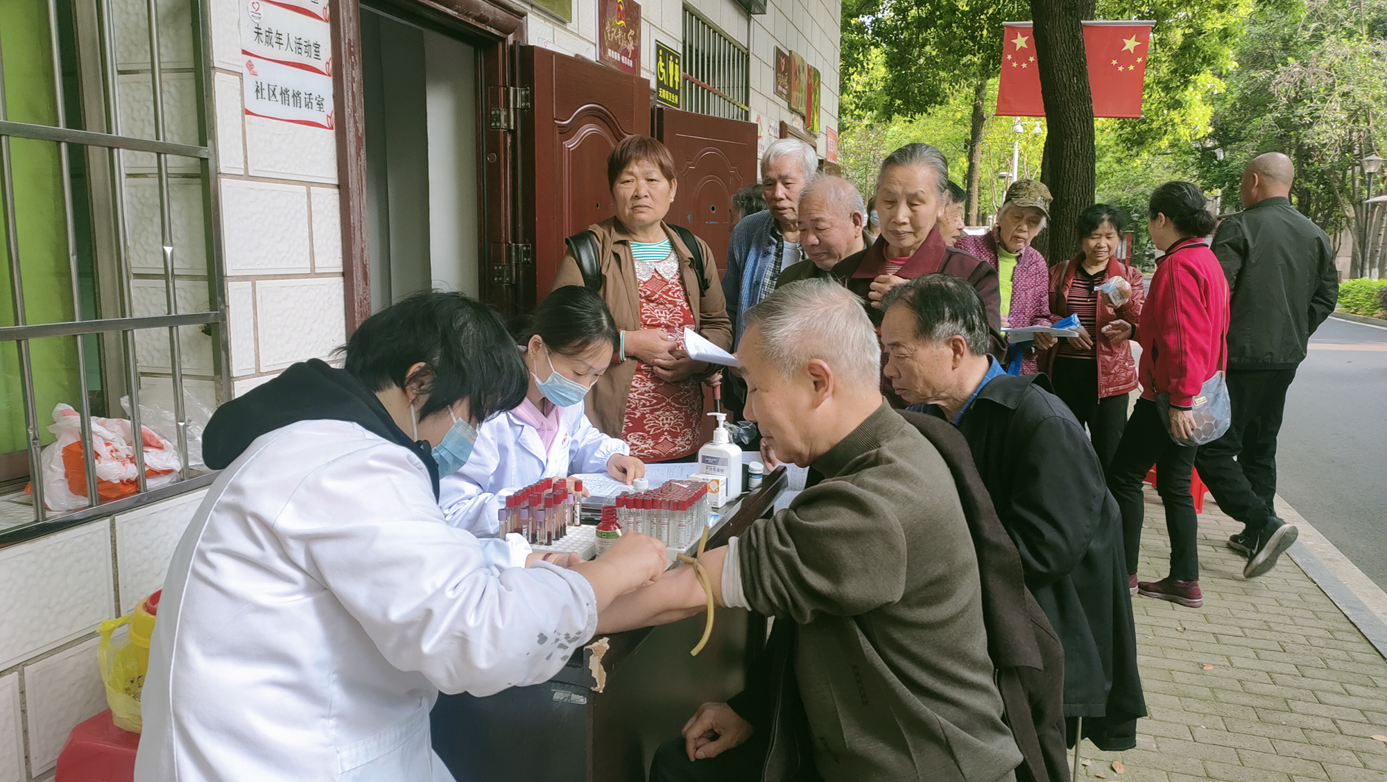 運河社區(qū)新時代文明實踐站開展老年人免費健康體檢