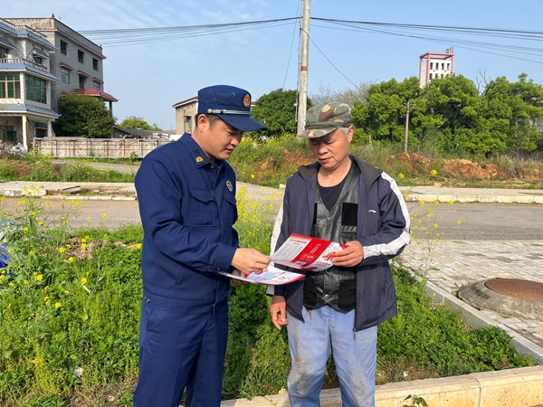 岳塘消防大隊消防宣傳服務隊開展農(nóng)村防火宣傳