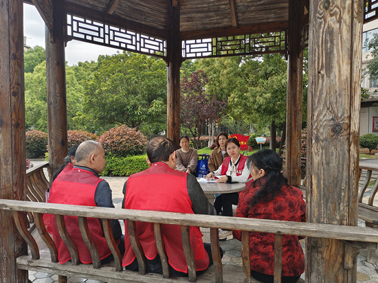 岳塘嶺社區(qū)多形式宣講黨的二十大精神