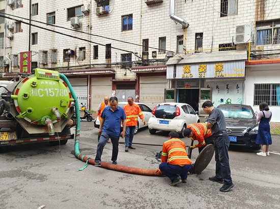 建設(shè)路街道：疏通下水道 為民解憂愁