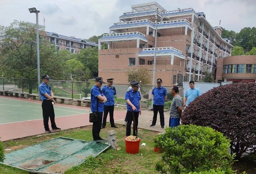 岳塘區(qū)城管執(zhí)法局開展廚余垃圾專項執(zhí)法行動