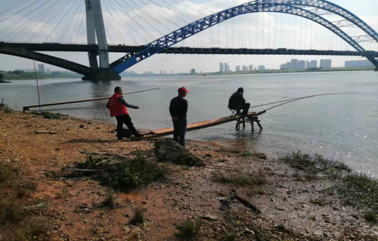 保護(hù)湘江母親河 滴水埠村志愿者在行動