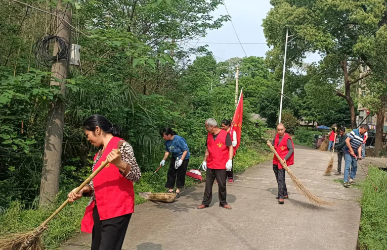 楠木村開展“強化市域整治?創(chuàng)建干凈家園”活動