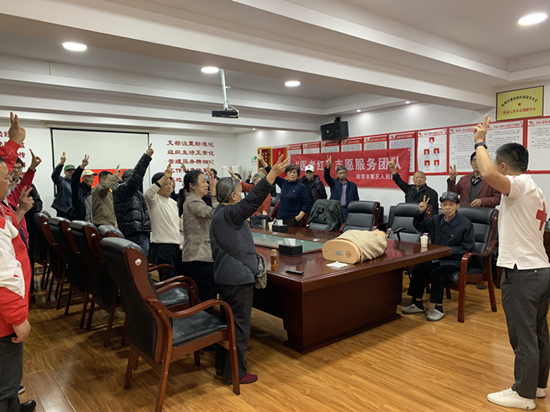 霞光社區(qū)聯(lián)合市紅十字會開展應(yīng)急救護(hù)培訓(xùn)