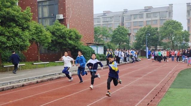 育才學(xué)校教育集團(tuán)清水學(xué)校舉辦首屆體測(cè)達(dá)標(biāo)運(yùn)動(dòng)會(huì)