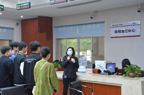 岳塘法院開展青年文明號開放日活動 大學(xué)生走進法院感受法治文化