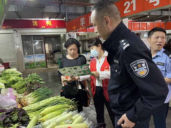 建設(shè)路街道多形式開(kāi)展預(yù)防野生蘑菇中毒宣傳